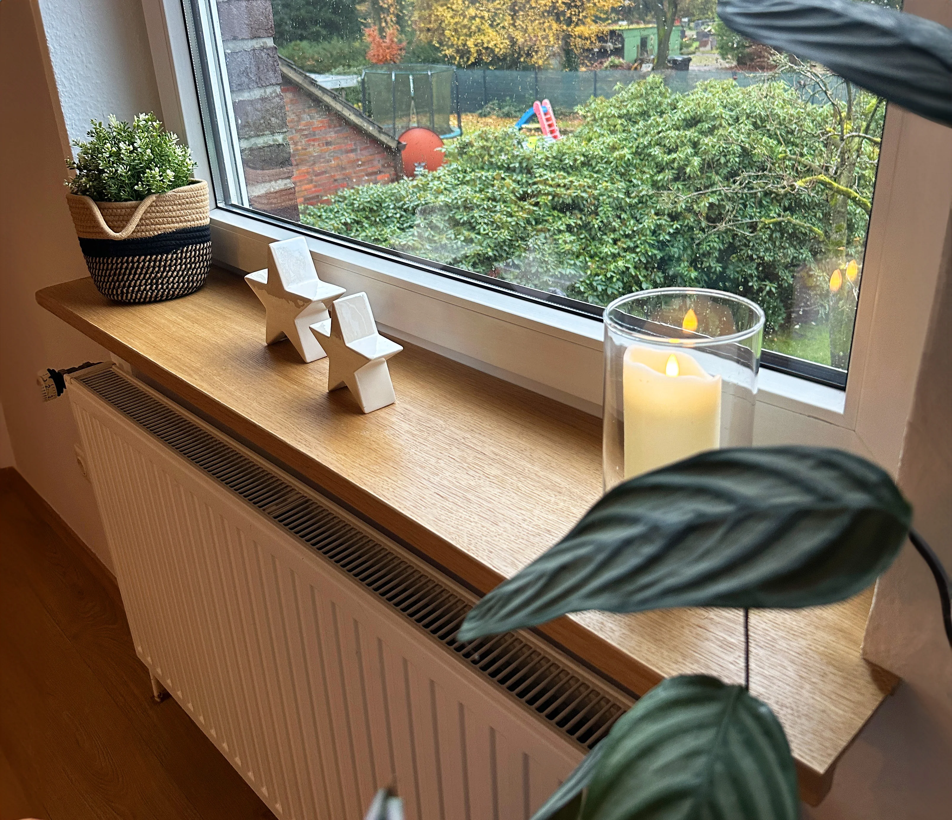 Massivholz Fensterbank | Baumkante | auf Ma bestellen | Everly-Shop